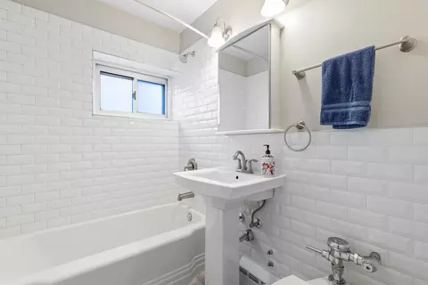 Bath - Undisclosed, Chicago, IL 60640 photo 1 of 1