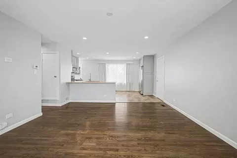 Living - 395 Washington Blvd, Hoffman Estates, IL 60169 photo 2 of 4