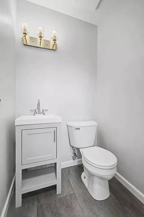 Bath - 395 Washington Blvd, Hoffman Estates, IL 60169 photo 1 of 2