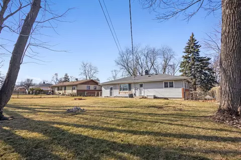 Exterior - 395 Washington Blvd, Hoffman Estates, IL 60169 photo 4 of 5