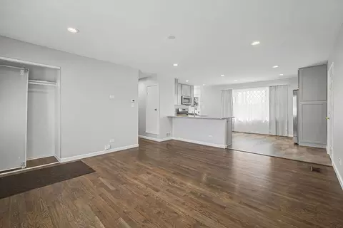 Living - 395 Washington Blvd, Hoffman Estates, IL 60169 photo 1 of 4