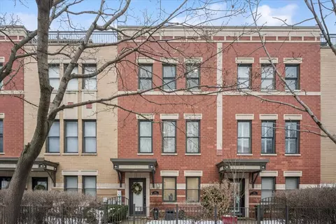 638 W Oak St, Chicago, IL 60610