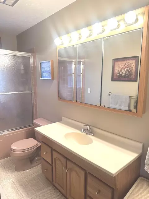 Bath - 1715 Bryan St, Normal, IL 61761 photo 2 of 5