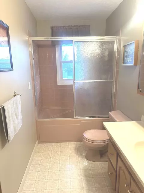 Bath - 1715 Bryan St, Normal, IL 61761 photo 3 of 5