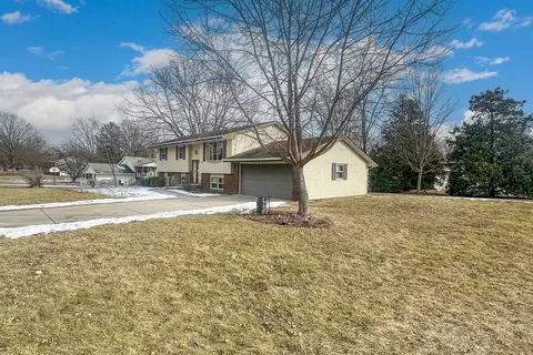 Exterior - 1715 Bryan St, Normal, IL 61761 photo 8 of 12