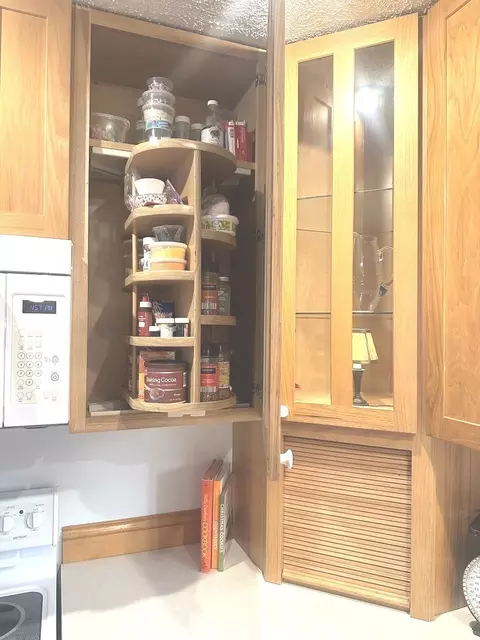 Kitchen - 1715 Bryan St, Normal, IL 61761 photo 7 of 11