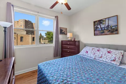 Bedroom - 450 E Bowen Ave #2W, Chicago, IL 60653 photo 4 of 5