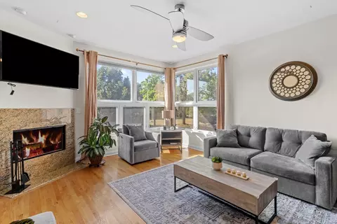 Living - 450 E Bowen Ave #2W, Chicago, IL 60653 photo 1 of 5
