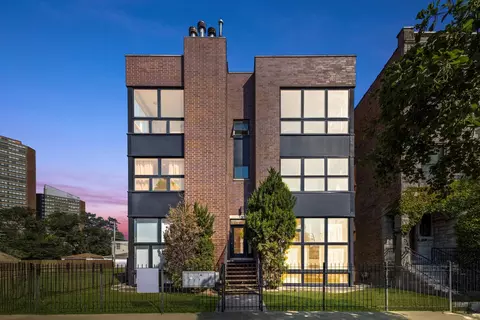 Exterior - 450 E Bowen Ave #2W, Chicago, IL 60653 photo 4 of 4