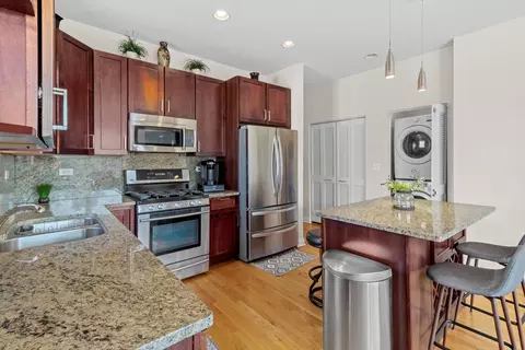Kitchen - 450 E Bowen Ave #2W, Chicago, IL 60653 photo 2 of 4