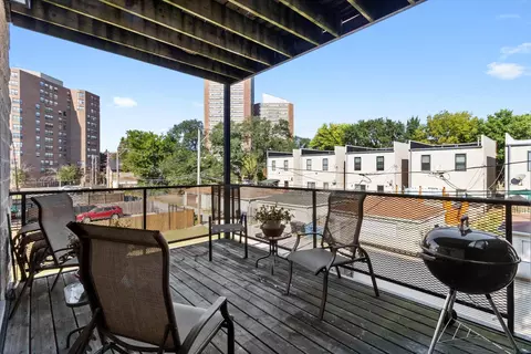 Exterior - 450 E Bowen Ave #2W, Chicago, IL 60653 photo 2 of 4