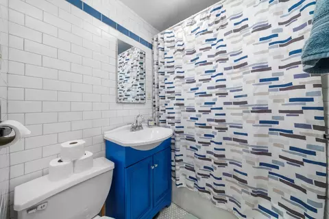 Bath - 1157 E 56th St #3, Chicago, IL 60637 photo 1 of 1