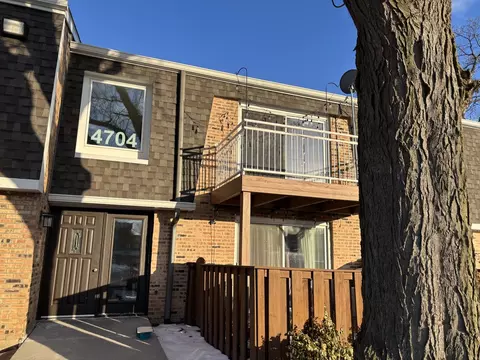 4704 Euclid Ave #2D, Rolling Meadows, IL 60008
