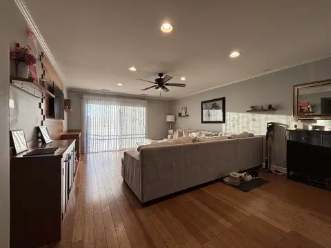 Living - 4704 Euclid Ave #2D, Rolling Meadows, IL 60008 photo 2 of 3