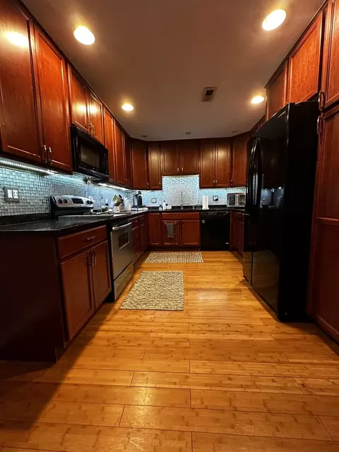 Kitchen - 4704 Euclid Ave #2D, Rolling Meadows, IL 60008 photo 1 of 3