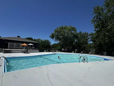 Exterior - 4704 Euclid Ave #2D, Rolling Meadows, IL 60008 photo 4 of 5