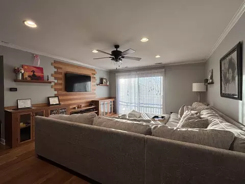 Living - 4704 Euclid Ave #2D, Rolling Meadows, IL 60008 photo 1 of 3