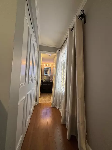 Entry Way - 4704 Euclid Ave #2D, Rolling Meadows, IL 60008 photo 2 of 2