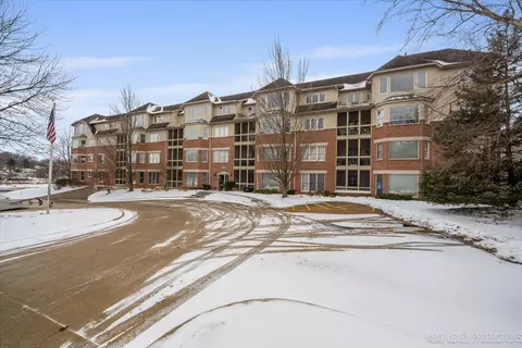 100 N River Ln #203, Geneva, IL 60134