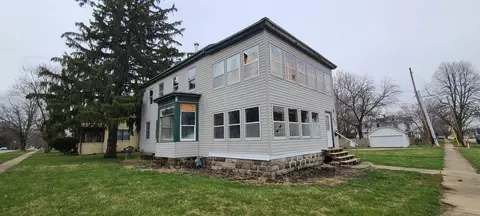 421 7th Ave W, Rochelle, IL 61068