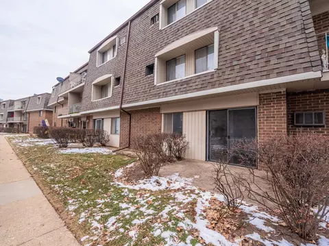 Exterior - 144 E Bailey Rd #D, Naperville, IL 60565 photo 2 of 3