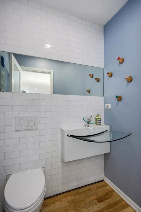 Bath - 525 Berkeley Rd, Riverside, IL 60546 photo 1 of 3