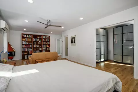 Bedroom - 525 Berkeley Rd, Riverside, IL 60546 photo 2 of 3