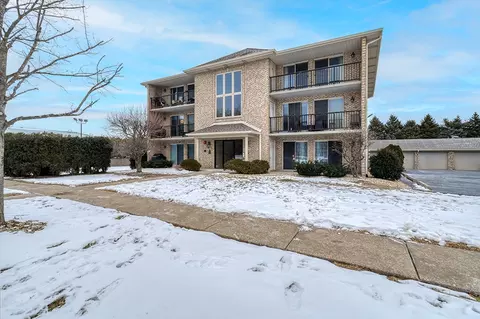 12755 Saint Andrews Ct #302, Lemont, IL 60439