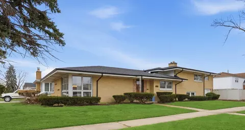 10800 S Tripp Ave, Oak Lawn, IL 60453