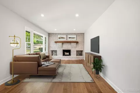 Living - 2010 Paddock Ln, Wheaton, IL 60187 photo 1 of 4