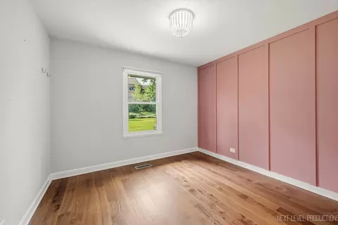Bedroom - 2010 Paddock Ln, Wheaton, IL 60187 photo 5 of 6