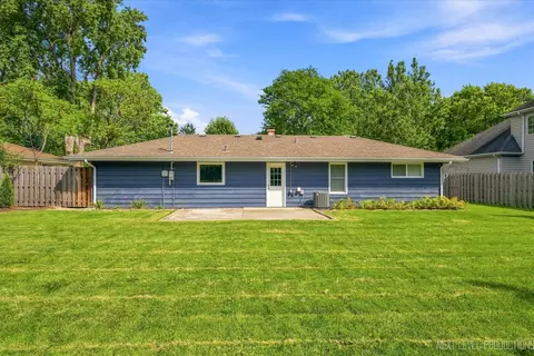 Exterior - 2010 Paddock Ln, Wheaton, IL 60187 photo 5 of 5