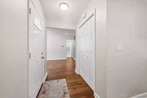 Entry Way - 2010 Paddock Ln, Wheaton, IL 60187 photo 1 of 2
