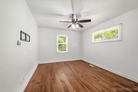 Bedroom - 2010 Paddock Ln, Wheaton, IL 60187 photo 2 of 6