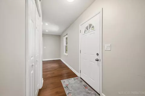 Entry Way - 2010 Paddock Ln, Wheaton, IL 60187 photo 2 of 2