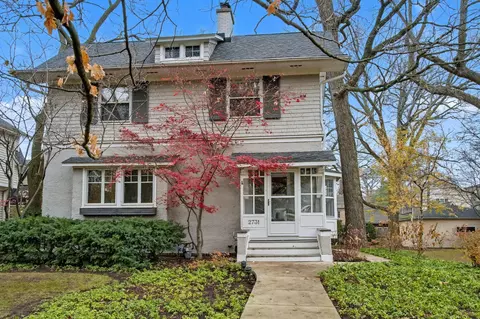 2731 Park Pl, Evanston, IL 60201