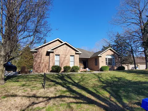 1142 Cedar Ridge Dr, Carbondale, IL 62901