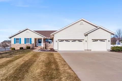 5264 Taylor Ave, Bettendorf, IA 52722