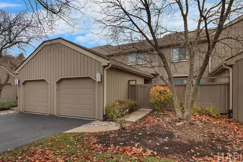 1170 Oak Hill Rd, Lake Barrington, IL 60010