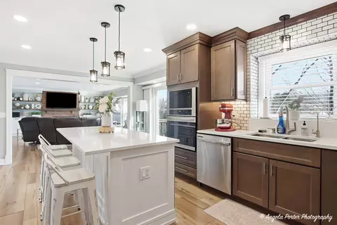 Kitchen - 1105 Spring Hill Dr, Algonquin, IL 60102 photo 5 of 6