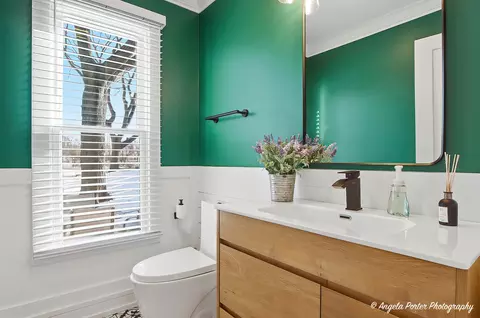 Bath - 1105 Spring Hill Dr, Algonquin, IL 60102 photo 1 of 5