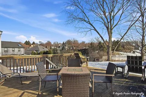 Exterior - 1105 Spring Hill Dr, Algonquin, IL 60102 photo 3 of 6
