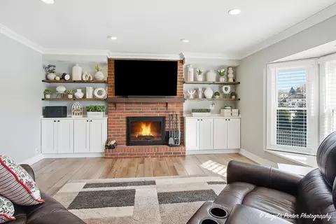 Living - 1105 Spring Hill Dr, Algonquin, IL 60102 photo 2 of 4