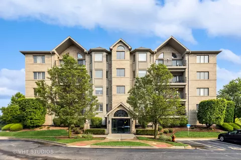 8505 Woodward Ave #204, Woodridge, IL 60517