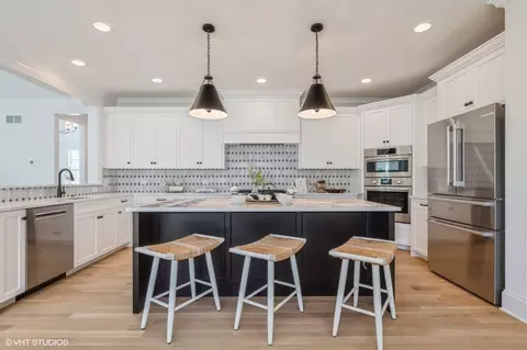 Kitchen - 350 61st St, Willowbrook, IL 60527 photo 1 of 2
