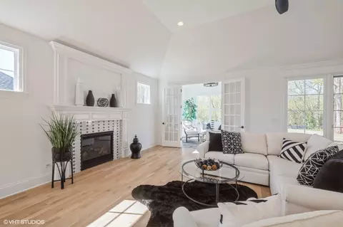 Living - 350 61st St, Willowbrook, IL 60527 photo 1 of 2