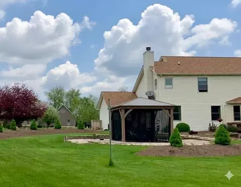Exterior - 2303 Fox Bluff Ln, Spring Grove, IL 60081 photo 7 of 9