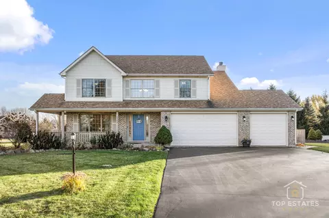 2303 Fox Bluff Ln, Spring Grove, IL 60081