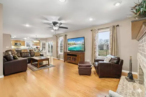 Living - 2303 Fox Bluff Ln, Spring Grove, IL 60081 photo 2 of 2