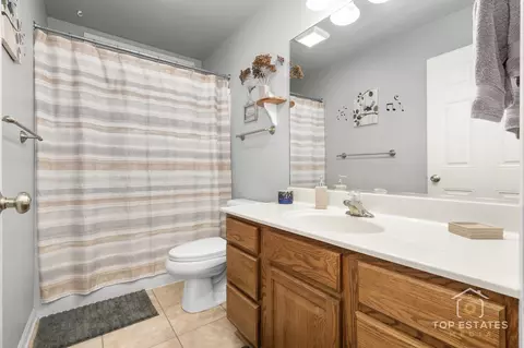 Bath - 2303 Fox Bluff Ln, Spring Grove, IL 60081 photo 2 of 2